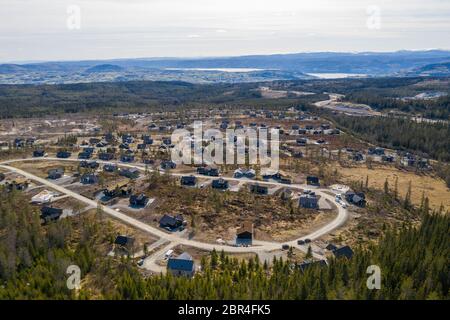 Luftaufnahme der modernen Kabinenentwicklung in Lygna Skisenter, Jaren, 1 Stunde Fahrt von Oslo Stockfoto