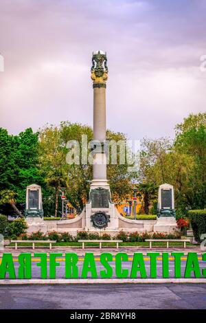 Monumento ai Caduti oder Kriegsdenkmal in Frascati - Provinz Rom - Region Latium - Italien . Stockfoto