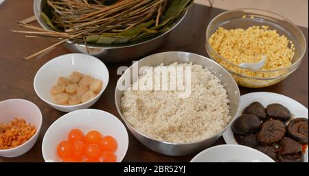 Herstellung von Reis Knödel Stockfoto