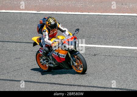 CBR Honda 250 cc RA-D Repsol ABS leistungsstarke Motorrad; Motorrad-Fahrer; zwei Radtransport, Motorräder, Fahrzeug, Straßen, Motorräder, l Motorradfahrer fahren auf der Autobahn M6 Chorley, Großbritannien Stockfoto