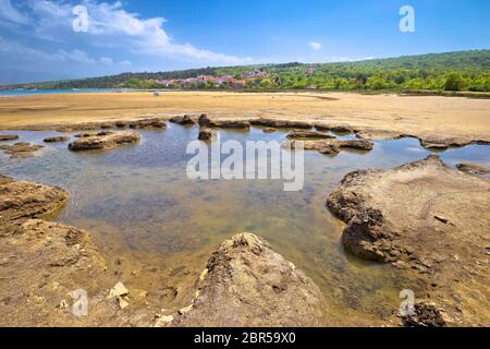 Gesunde Schlamm Strand in Cizici Soline auf der Insel Krk, Kvarner Bucht von Kroatien Stockfoto