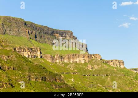 Berge Felsen Klippen Sommer Landschaft Sani-Pass Drakensberg Südafrika. Stockfoto