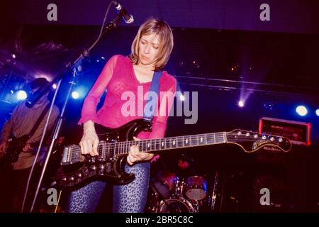 Sonic Youth Performing at All Tomorrows Parties, April 2000, Pontins, Camber Sands, Rye, West Sussex, Großbritannien. Stockfoto