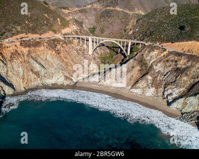 Bixby Bridge Rocky Creek Bridge und Pacific Coast Highway bei Big Sur in Kalifornien Stockfoto