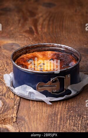 Bayerische Käsekuchen mit Rosinen Stockfoto