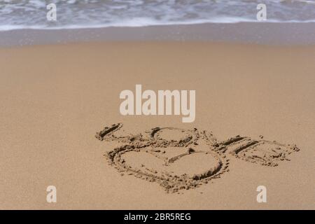 Bild des Herzens und des Wortes Liebe auf Sand Strand von Gerakas im Sommer gezeichnet, Zakynthos Insel, Griechenland Stockfoto