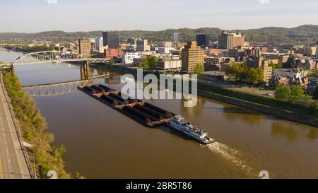 Die Kanawha River trägt die Schifffahrt von Charleston West Virginia exportiert Stockfoto