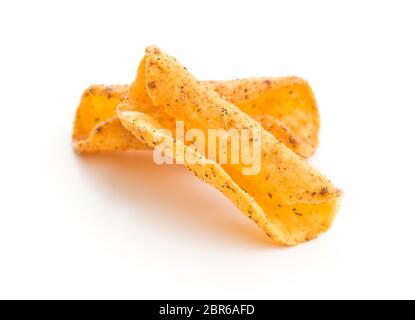 Gerollte Tortilla Chips auf weißem Hintergrund. Stockfoto