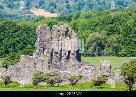 Das alte Norman Castle in oder in der Nähe von Ogmore by Sea in Südwales. Es wurde im frühen 12. Jahrhundert erbaut und ist ein denkmalgeschütztes Gebäude der Klasse 1 Stockfoto