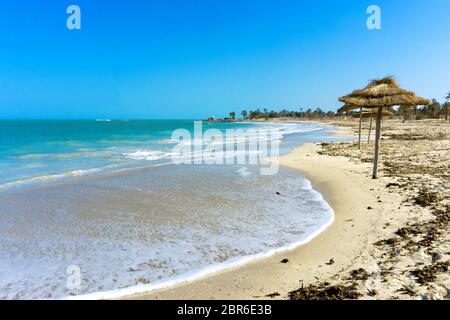 Blick auf die touristische Zone Strände an der Küste des Mittelmeers, Djerba, Tunesien Stockfoto