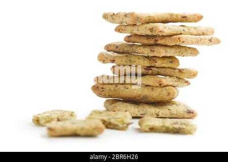 Leckere Ernährung Cerel Knäckebrot mit Samen und Gewürzen: Haufen von ganzen Crackern und einer gebrochen isoliert auf einem weißen Hintergrund Stockfoto