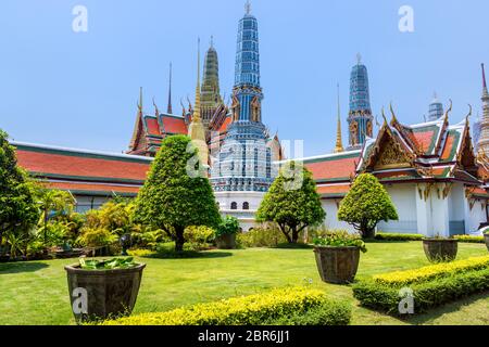 Bangkok, Thailand, März 2013 der Grand Palace, Wat Pra Keo mit Skulpturen und Ornamenten, Thai Master Handwerk Stockfoto