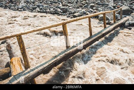 Holzbrige über den Nisqually River im Mt Rainier National Park, Washington, usa. Stockfoto