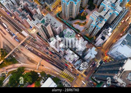 Nach Kwa Wan, Hongkong, 10. Mai 2019: Blick von oben auf die Stadt Hongkong bei Nacht Stockfoto