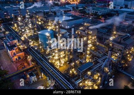 Tai Po, Hongkong 20. Mai 2019: Blick von oben auf die Industriefabrik in Hongkong bei Nacht Stockfoto