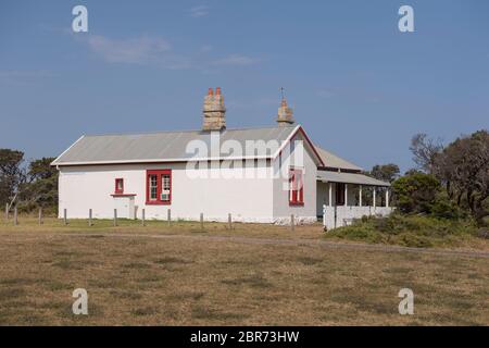 Das ehemalige Leuchtturmwärterhaus, Cape Schanck Lighthouse im Mornington Peninsula National Park, Victoria, Australien. Stockfoto