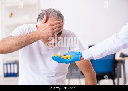 Patient leidet an Diabetes Hausarzt Stockfoto