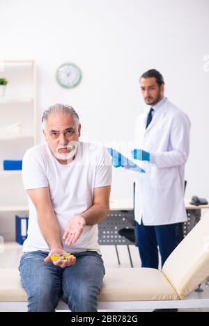Patient leidet an Diabetes Hausarzt Stockfoto