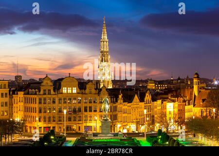 Brüsseler Stadtbild Monts des Arts in der Abenddämmerung, Belgien Stockfoto