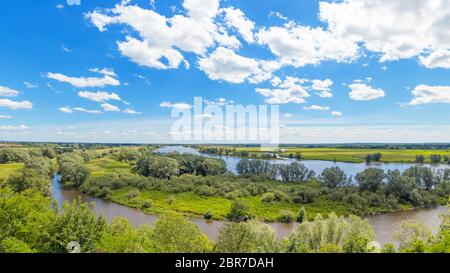 Elbpanorama, UNESCO-Biosphärenreservat Flusslandschaft Elbe, Boizenburg, Deutschland. Stockfoto