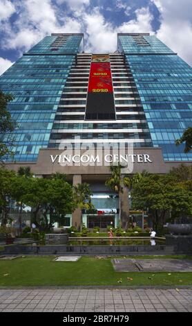 Vincom Center Tower Building, größte Shopping Mall im Stadtzentrum von Ho Chi Minh, mit Flagship-Stores vieler internationaler Luxusmarken Stockfoto