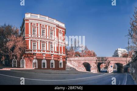 Panoramablick auf den historischen Immobilien von Pommer und Saboneev Brücke in Odessa, Ukraine Stockfoto