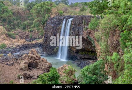 Der Blaue Nil fällt. Wasserfall auf dem Blauen Nil in der trockenen Jahreszeit ohne Wasser. Natur und Reisen. Afrika Äthiopien Wüste, Amhara-region, n Stockfoto