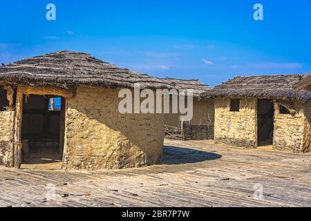 Rekonstruierte alte traditionelle Hütten in der Bucht von den Knochen, Museum auf Wasser, authentische Rekonstruktion der Haufen Wohnung Siedlung, Ohrid, Republi Stockfoto