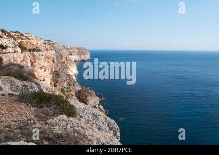 Far de Cap Blanc auf Mallorca, Spanien Blick auf die Klippen, Leuchtturm, insel cabrera Stockfoto