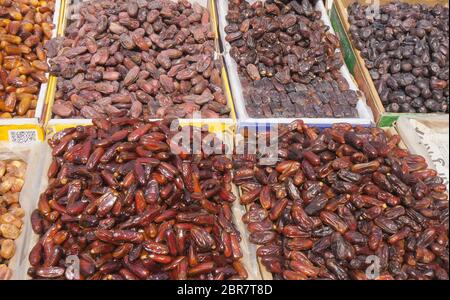 Getrocknete Datteln auf dem Gewürzmarkt im alten delhi indien Stockfoto