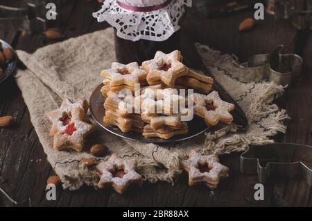 Weihnachten, hausgemachte Weihnachtsplätzchen Vintage Style, leckere Cookies Stockfoto