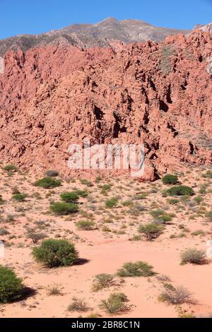 Quebrada de Las Senorita in der Provinz Jujuy, Argentinien. Die Gegend bietet dramatische Berglandschaft Stockfoto