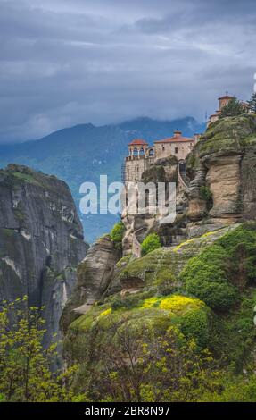 Erstaunlich auf einem Felsen Kloster tolles Wort meteoron in Meteora, Griechenland Stockfoto