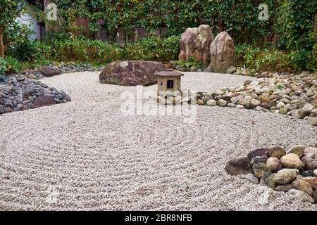 Der Blick auf den Felsen Zen Garten des Shoren-in Monzeki Tempel (Awata Gosho (Awata Imperial Palace)). Kyoto. Japan Stockfoto