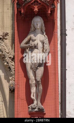 Statue von Eve auf dem Portal der Marienkapelle in Würzburg, Bayern, Deutschland Stockfoto