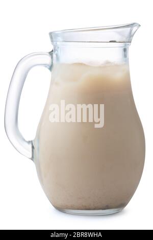 Iced Honig Milch Kaffee in einem Glas Krug, isoliert Stockfoto