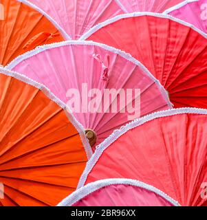 Bunte handgemachte natürlicher Baumwolle Sonnenschirme Stockfoto