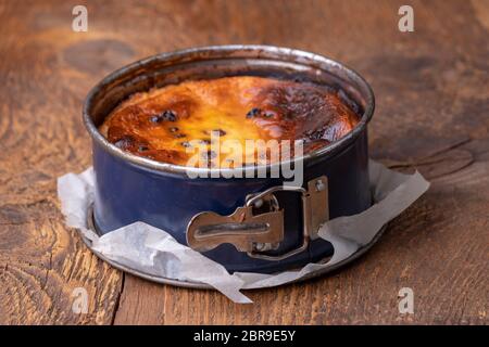 Bayerische Käsekuchen mit Rosinen Stockfoto