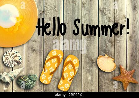 Illustration für den Sommer. Poster, Collage oder Hintergrund. Rabatt. Sommer Hintergrund mit dem Text: Hallo Sommer. Verkauf Banner mit Strand-Objekte. season Stockfoto