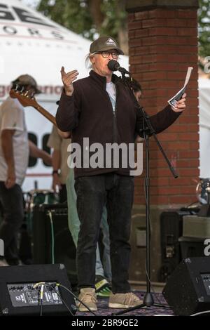 Männlich , Meister der cerominies, bei einem Konzert im Freien. Tragen Sie Hut und Brille Stockfoto