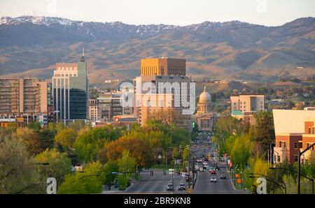 Innenstadtzentrum von Boise Idaho von Schafer Butte gerahmt Stockfoto