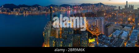 Hung Hom, Hongkong 15. Mai 2019: Blick von oben auf das Wohnviertel von Hongkong bei Nacht Stockfoto