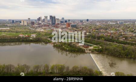 Stürmischen Nachmittag Downtown städtischen Kern Columbus Ohio Scioto River Abflußkanal Stockfoto