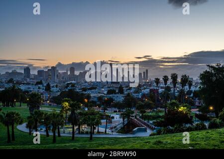 Mission Dolores Park bei Sonnenaufgang Stockfoto