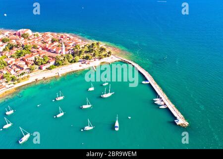 Novigrad Istarski historischen Küstenstadt Luftaufnahme, Archipel von Istrien, Kroatien Stockfoto