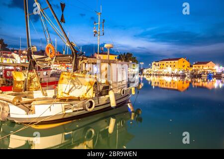 Novigrad Istarski Hafen und die Fischereiflotte am Abend ansehen, Archipel von Istrien, Kroatien Stockfoto