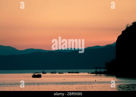 Sonnenuntergang über der wunderschönen See von Ohrid, Republik Mazedonien Stockfoto