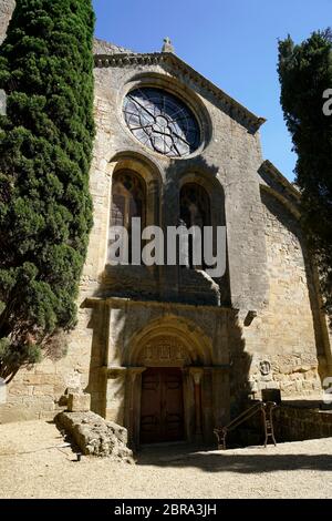 Außenansicht der Kirche Abbaye Sainte-Marie de Fontfroide oder der Abtei Fontfroide bei Narbonne, Departement Aude, Occitanie, Frankreich, Stockfoto