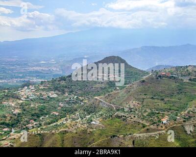 Siedlung rund um den Ätna in Sizilien gesehen Stockfoto