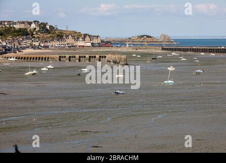 Cancale, Frankreich - 15. September 2018: Cancale, Fischerhafen und die berühmten Austern Produktion Stadt am westlichen Ende der Bucht von Mont Saint-Mic Stockfoto